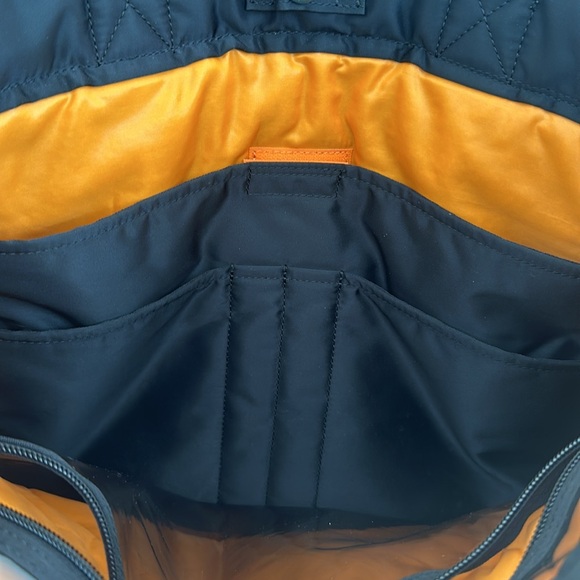 Very rare Porter and Yoshida tote that expands with zipper! - Picture 4 of 7